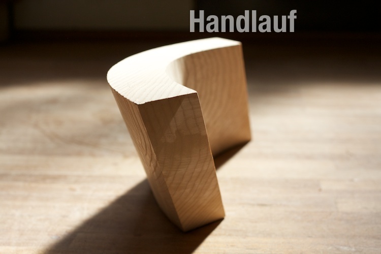 Handlauf für eine Treppe aus Holz